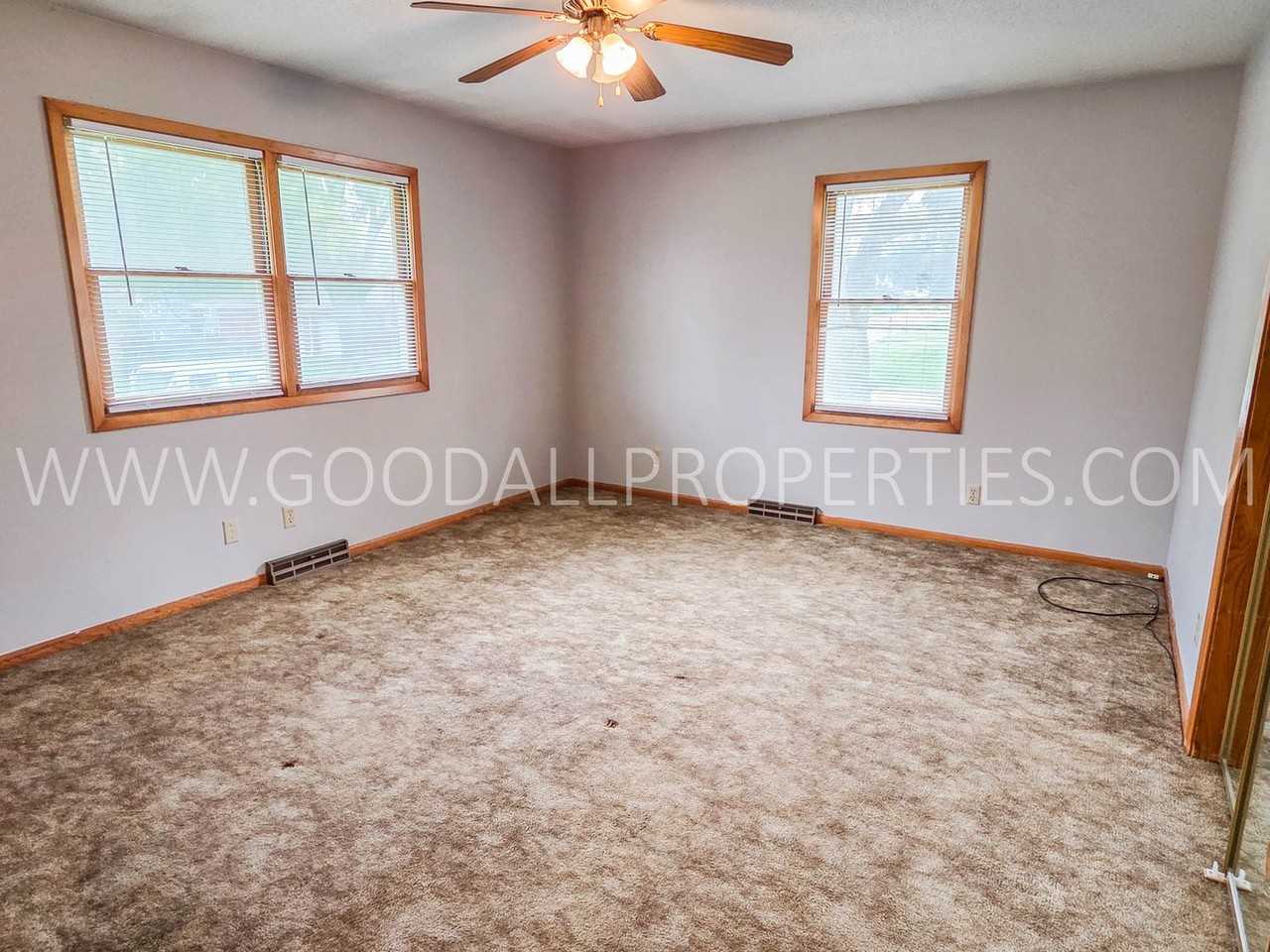 2412 Evelyn St - Photo 6 of 10