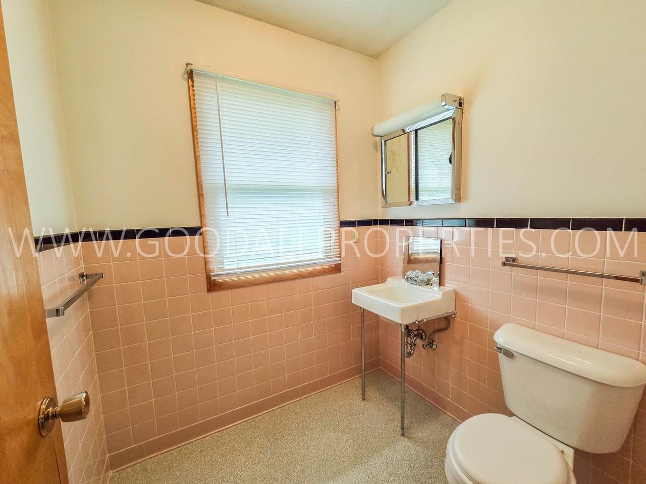 2412 Evelyn St - Photo 7 of 10
