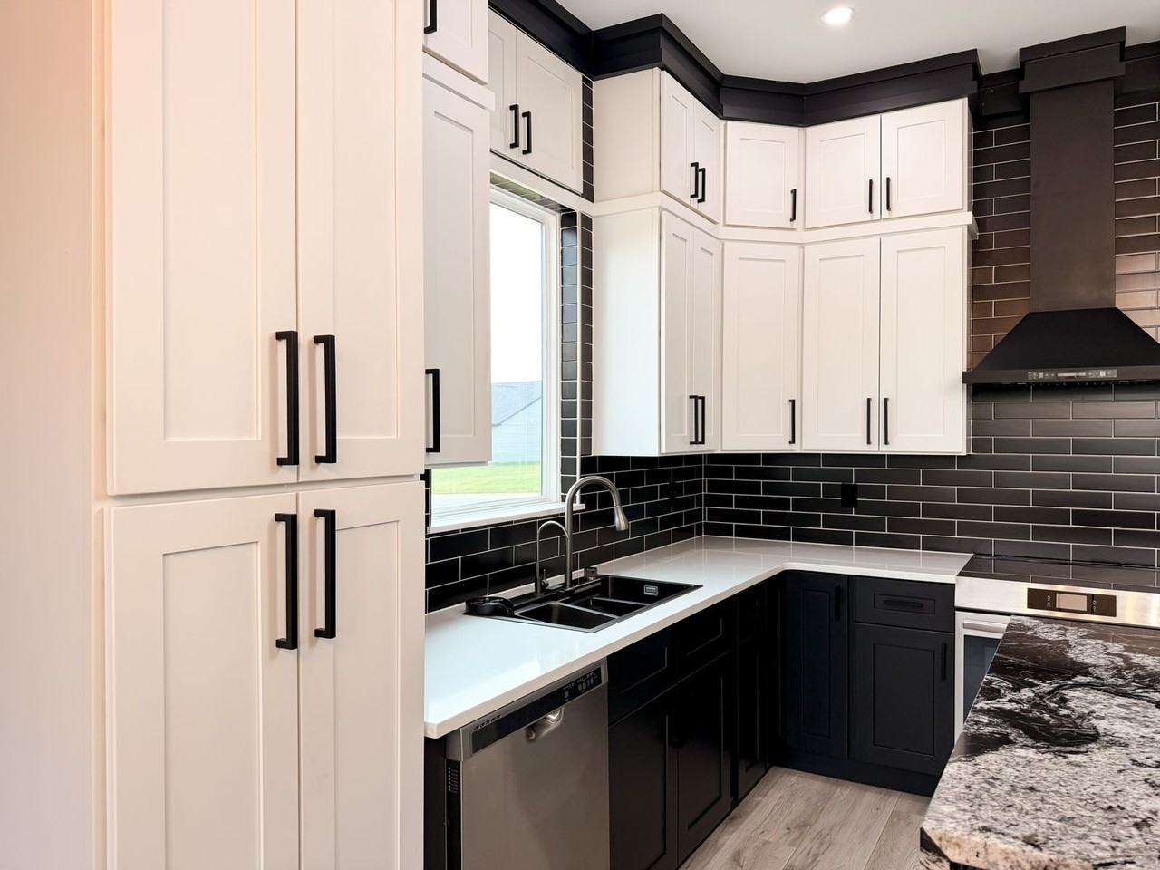 7026 Backwater Trl - Photo 4 of 38