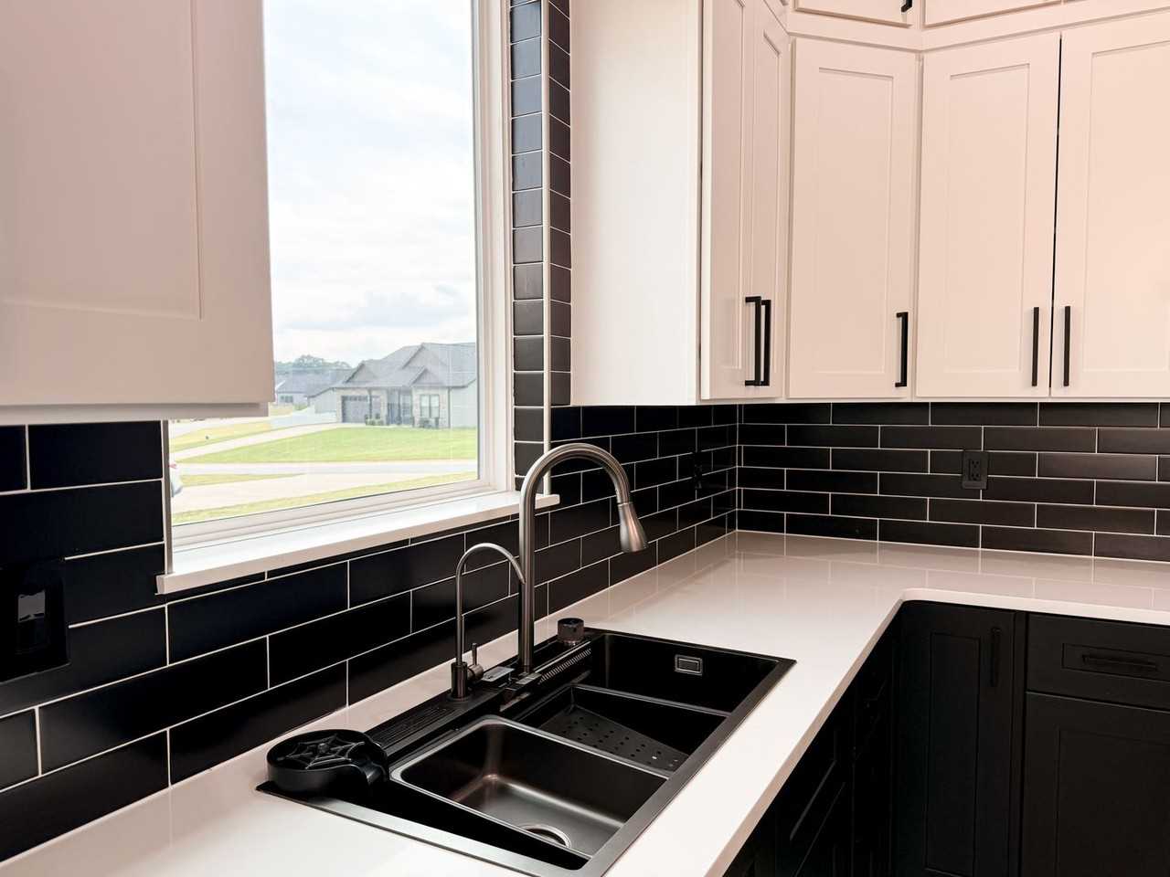 7026 Backwater Trl - Photo 5 of 38