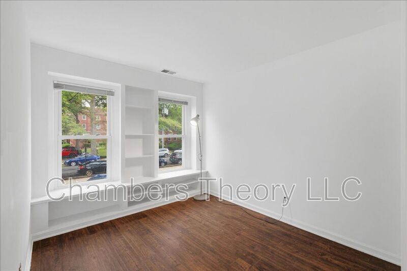 2101 N Rolfe St #D - Photo 3 of 32