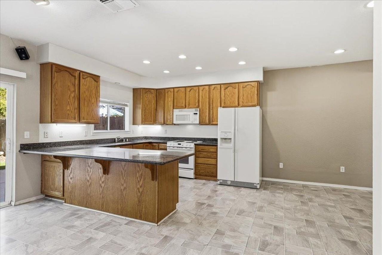 5622 Celine Dr - Photo 4 of 26