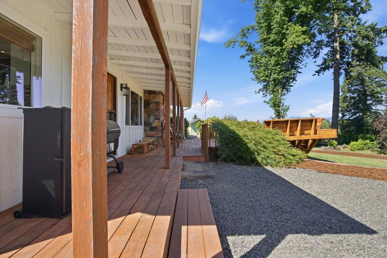 28884 Hillaire St - Photo 6 of 49