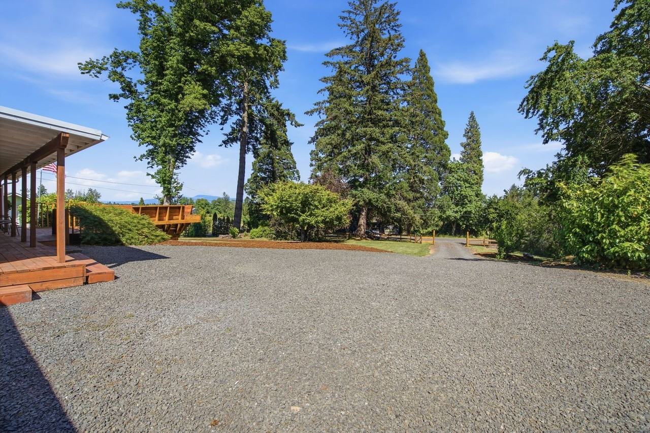 28884 Hillaire St - Photo 7 of 49