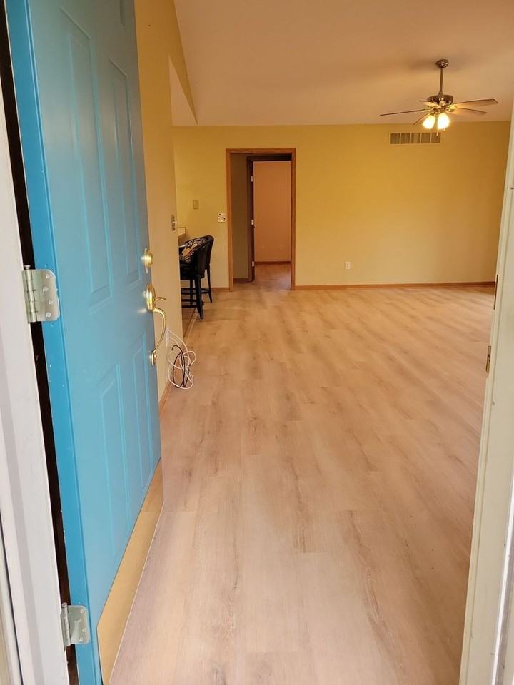 1139 W Maple St - Photo 2 of 49