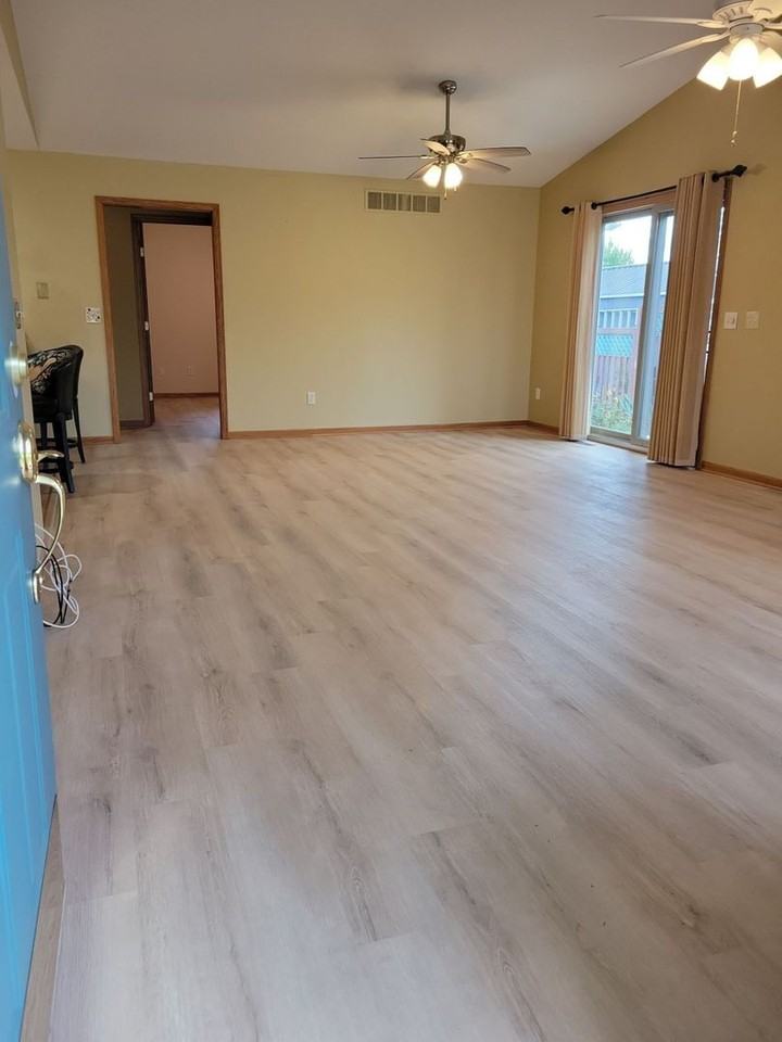1139 W Maple St - Photo 3 of 49