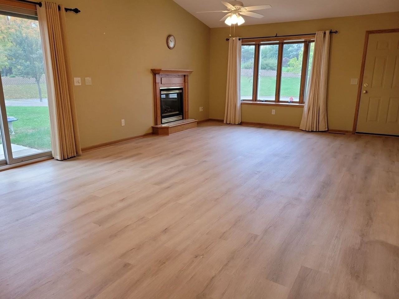 1139 W Maple St - Photo 5 of 49