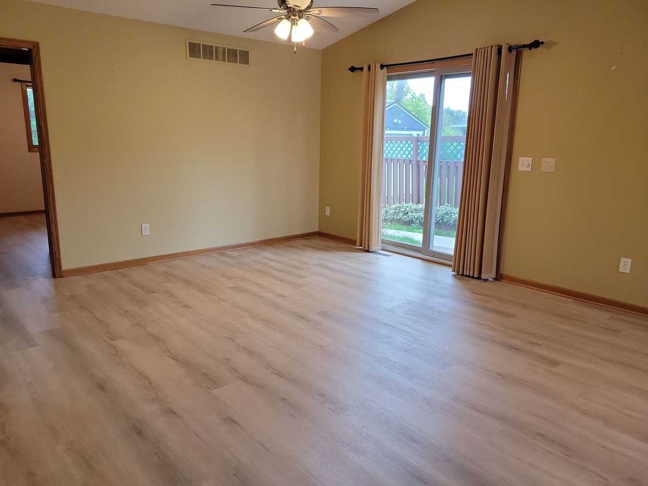 1139 W Maple St - Photo 6 of 49
