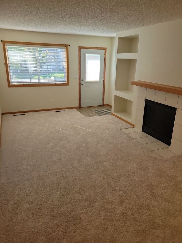 3560 Sterling Heights Dr #B - Photo 6 of 40