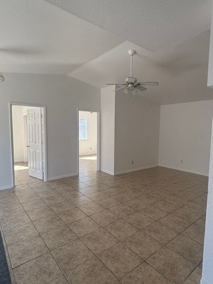 2217 Marguerite St - Photo 4 of 18