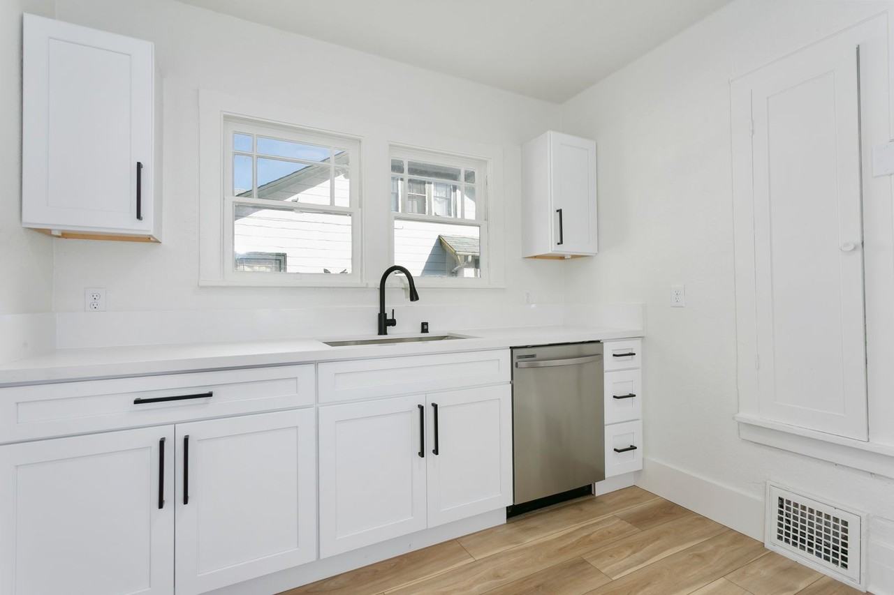 511 S 35th St - Photo 7 of 43