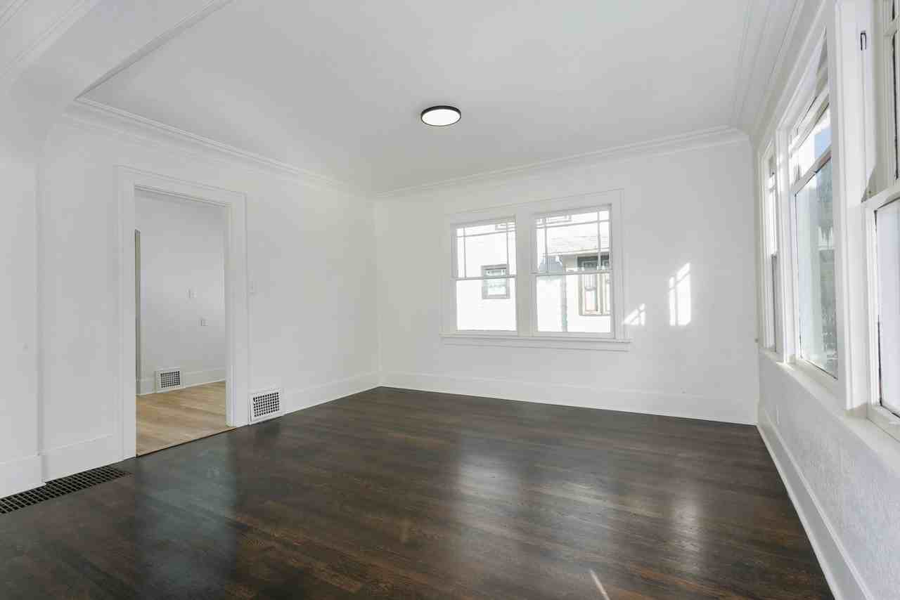 511 S 35th St - Photo 3 of 43