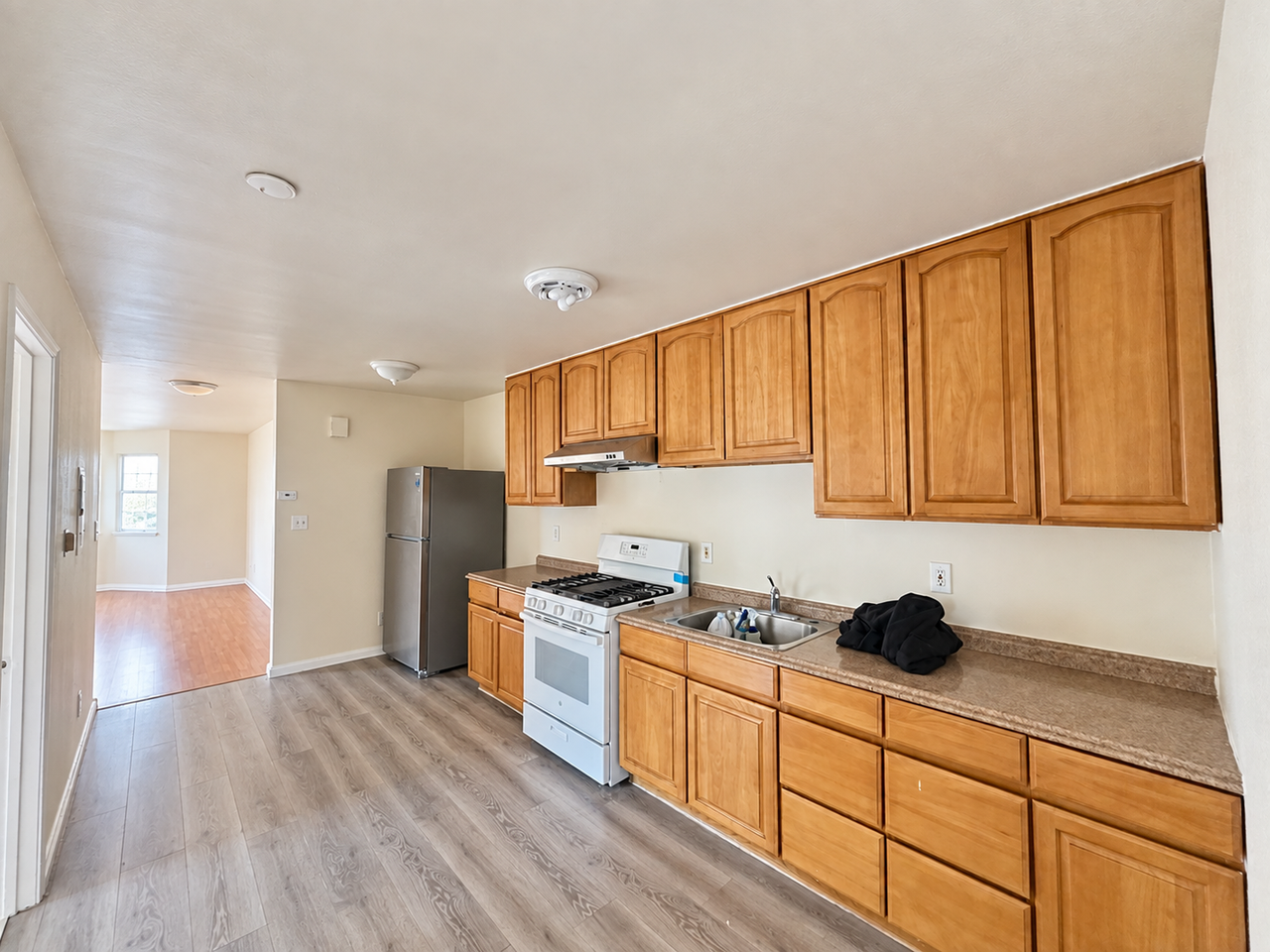 3146 Coolidge Ave - Photo 5 of 31