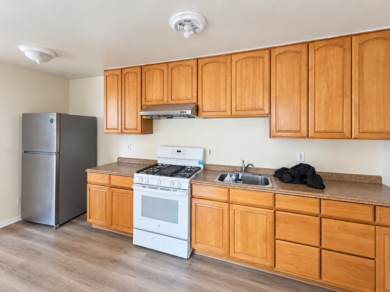 3146 Coolidge Ave - Photo 6 of 31