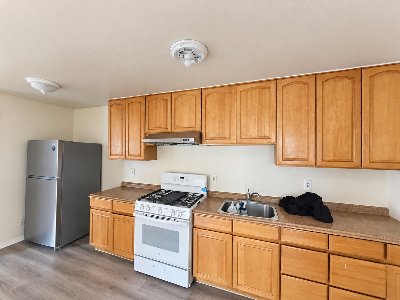 3146 Coolidge Ave - Photo 7 of 31