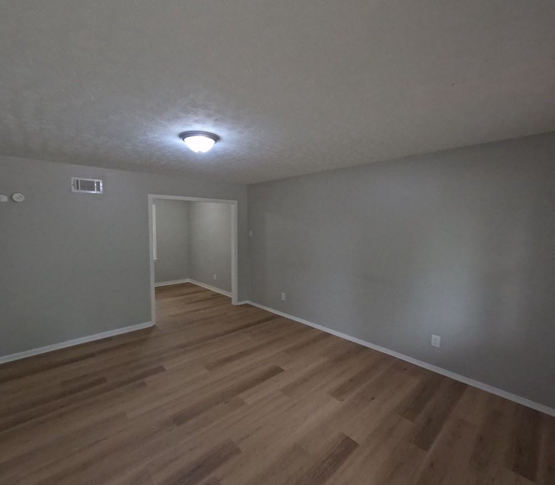 3554 N Watkins St - Photo 5 of 18