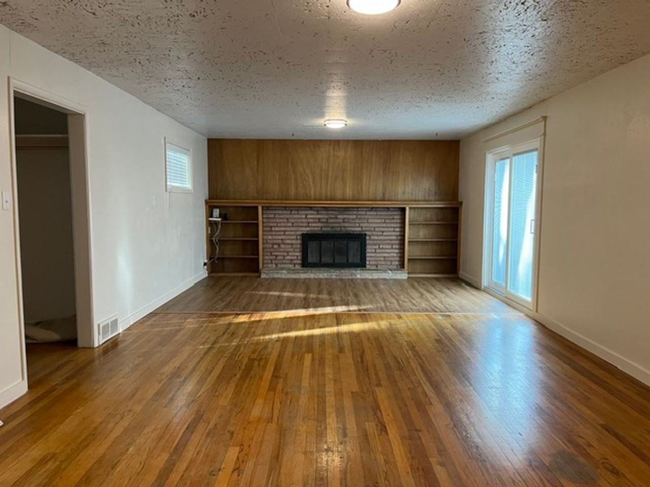 441 Martin St - Photo 2 of 18
