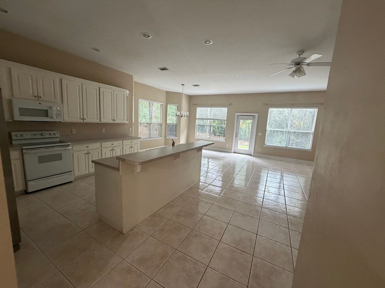 3999 Forsythe Park Ct - Photo 4 of 28