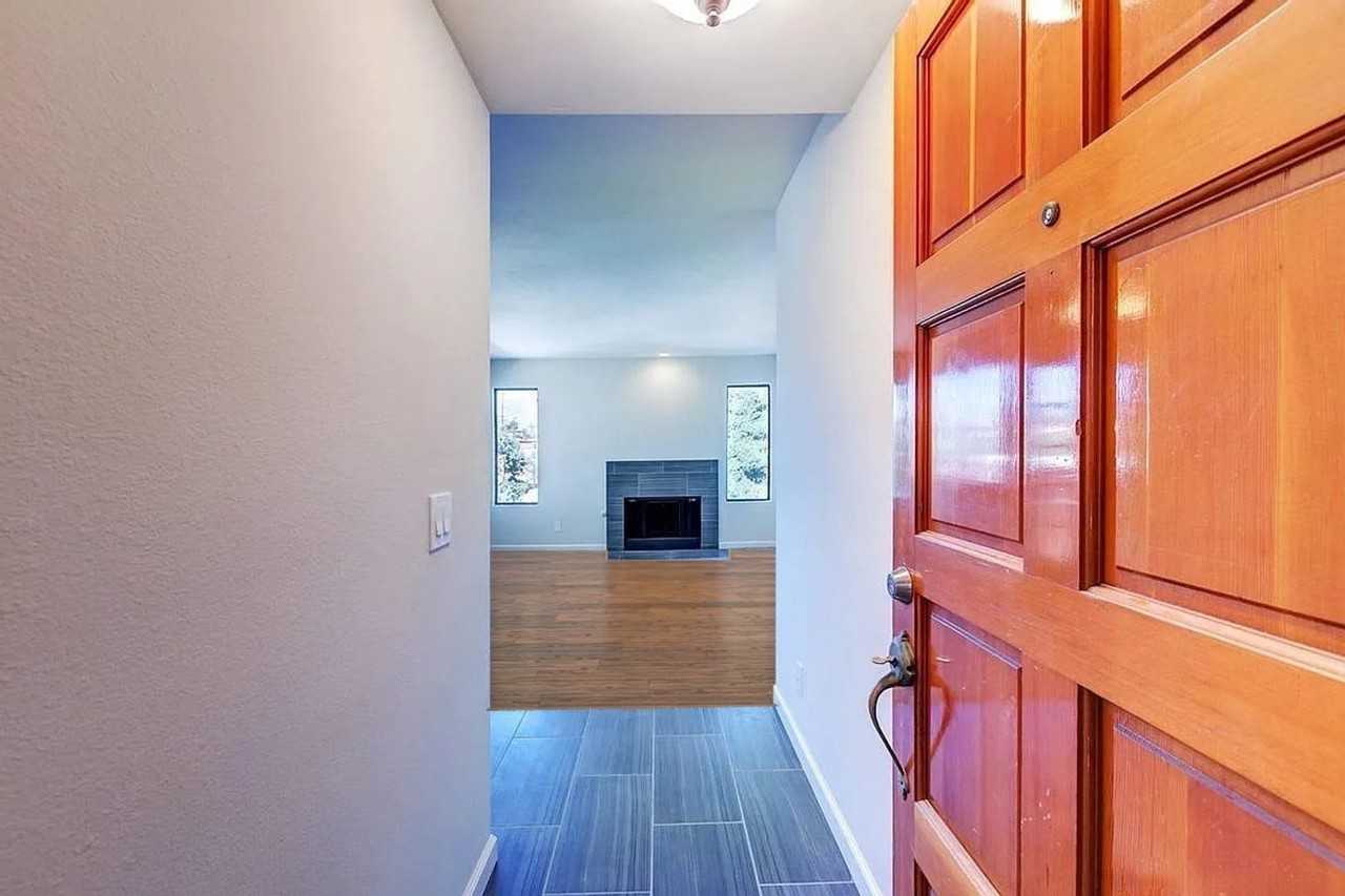 3765 Boundary St - Photo 2 of 11