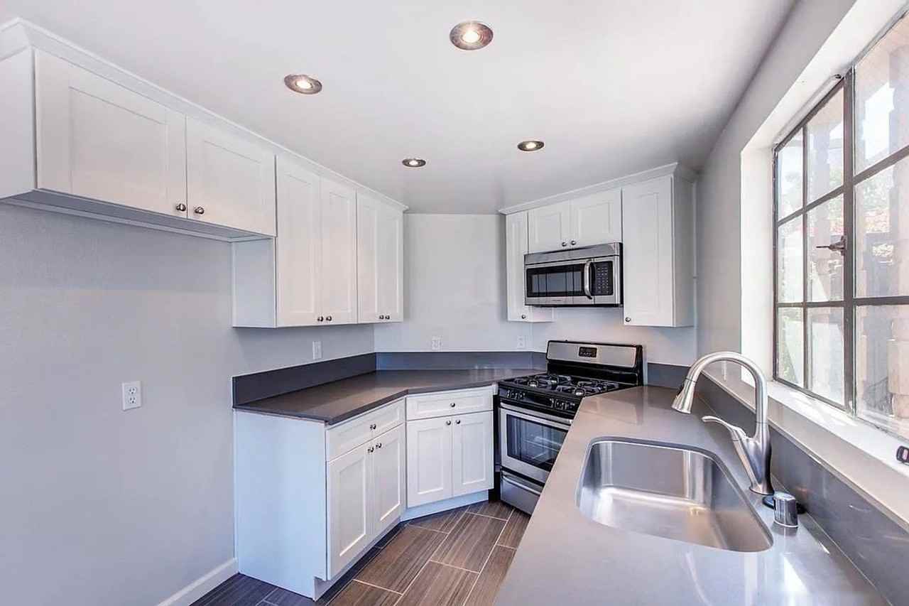 3765 Boundary St - Photo 6 of 11