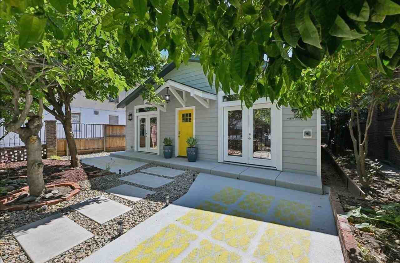 1917 6th St - Photo 3 of 24