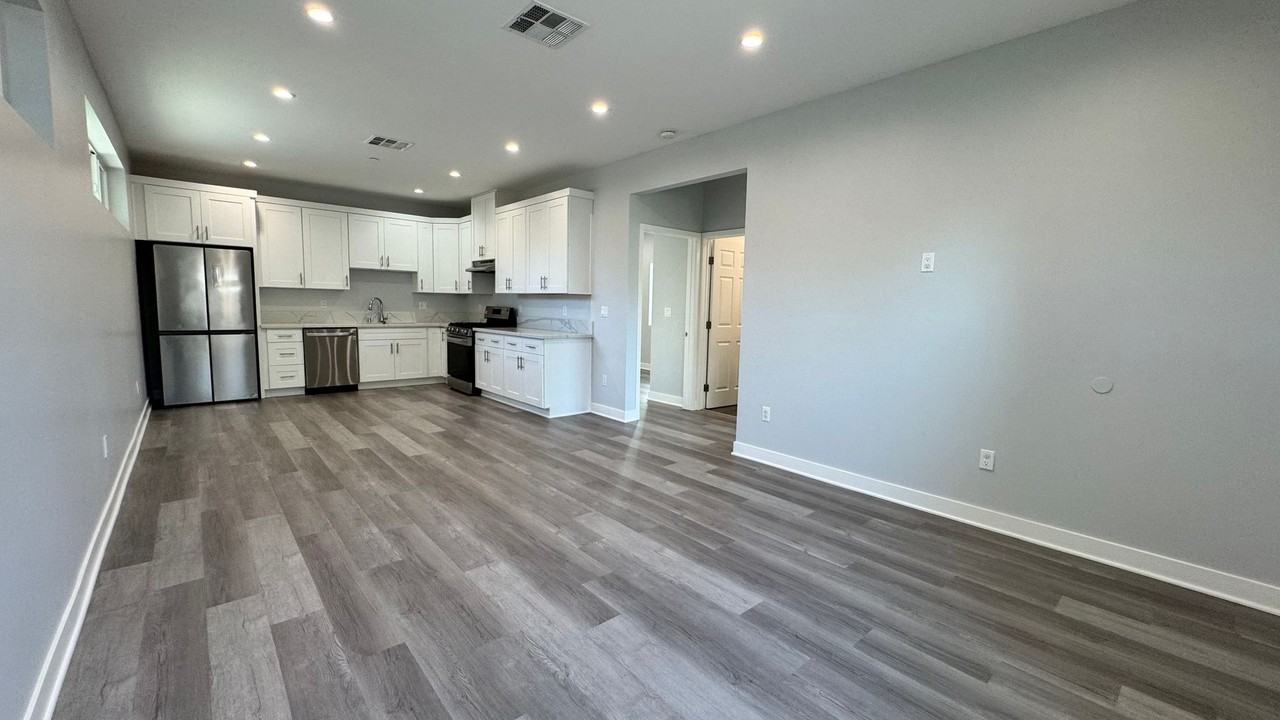 10632 Haskell Ave - Photo 2 of 13