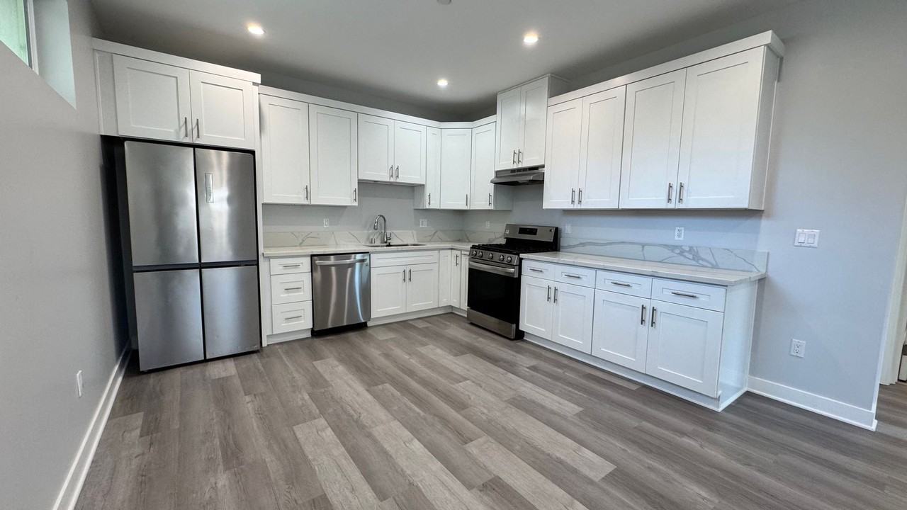 10632 Haskell Ave - Photo 4 of 13