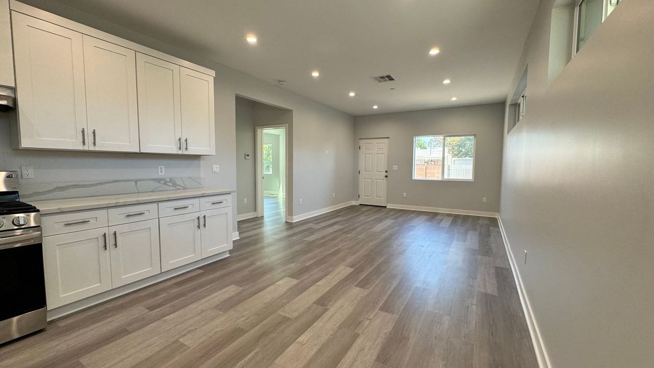 10632 Haskell Ave - Photo 5 of 13