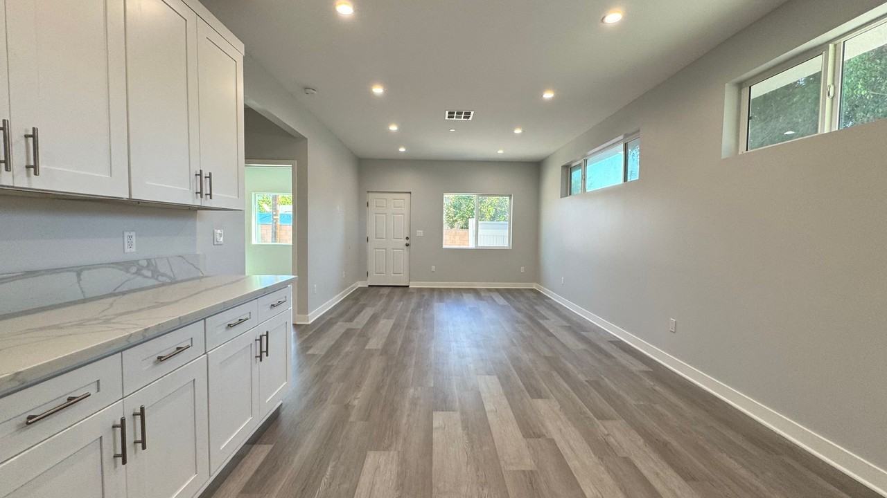 10632 Haskell Ave - Photo 6 of 13