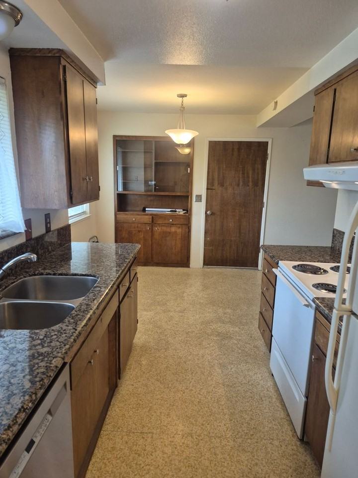 6886 Westmoreland Way - Photo 5 of 18