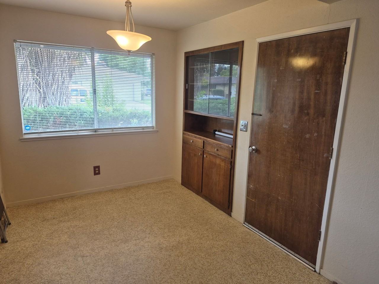 6886 Westmoreland Way - Photo 6 of 18