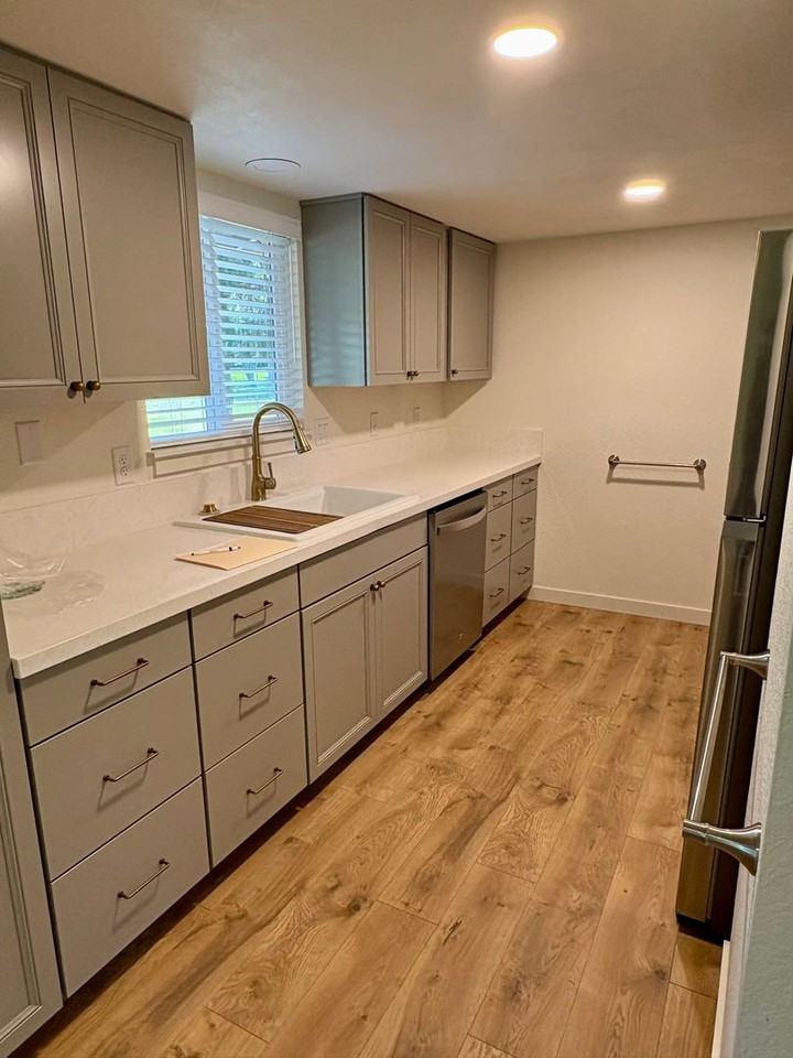 300 Shafer Ln Apt I2 - Photo 2 of 15