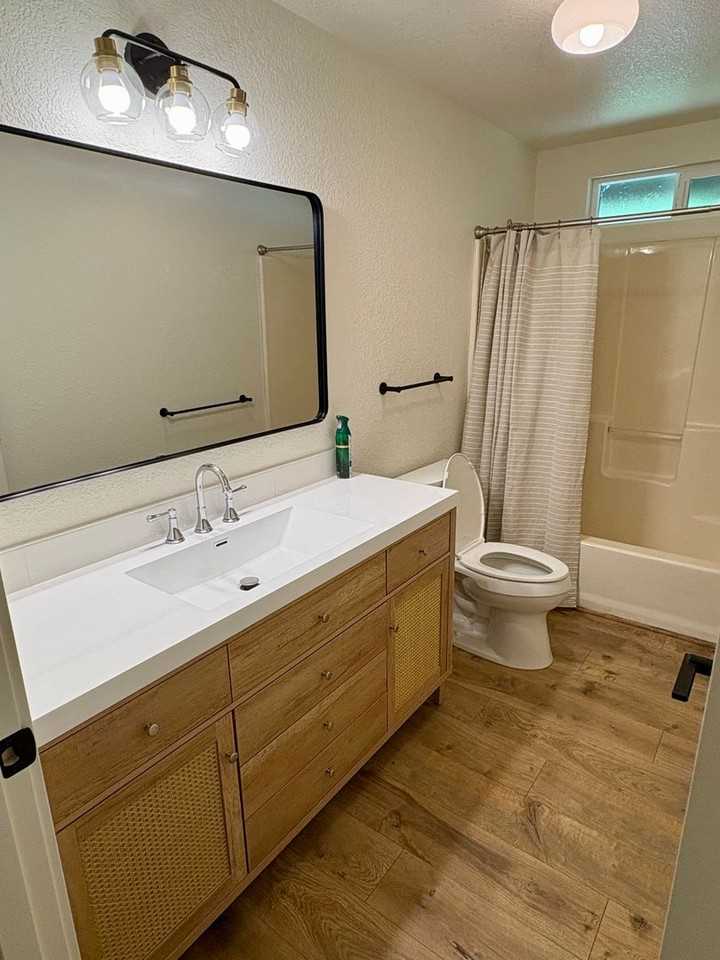 300 Shafer Ln Apt I2 - Photo 4 of 15