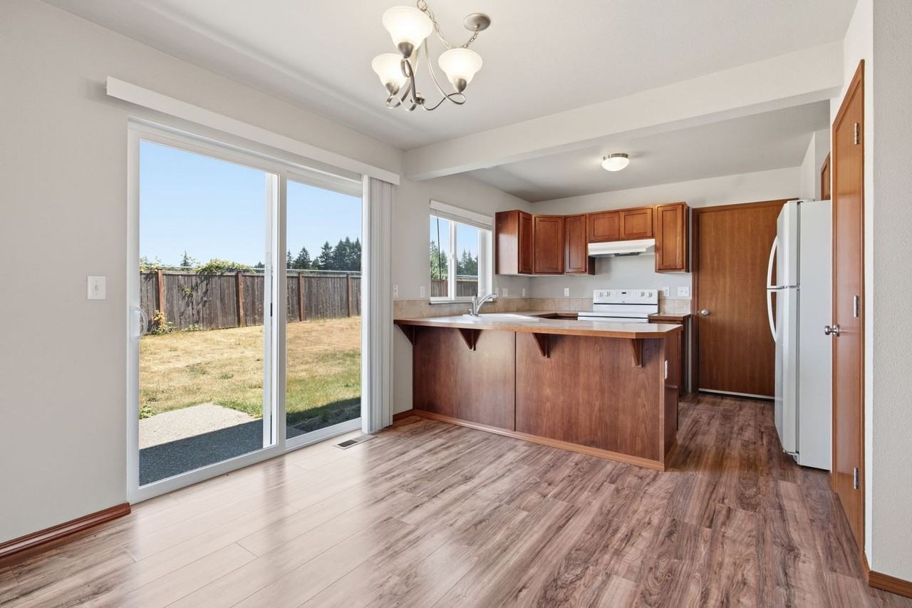 512 Stadium Ct - Photo 5 of 17