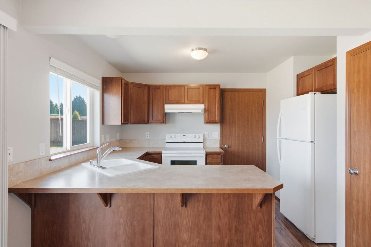 512 Stadium Ct - Photo 6 of 17