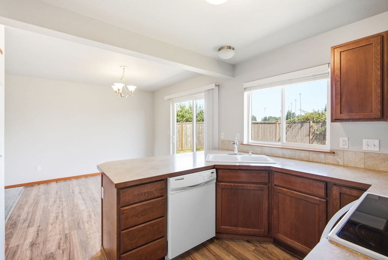 512 Stadium Ct - Photo 7 of 17