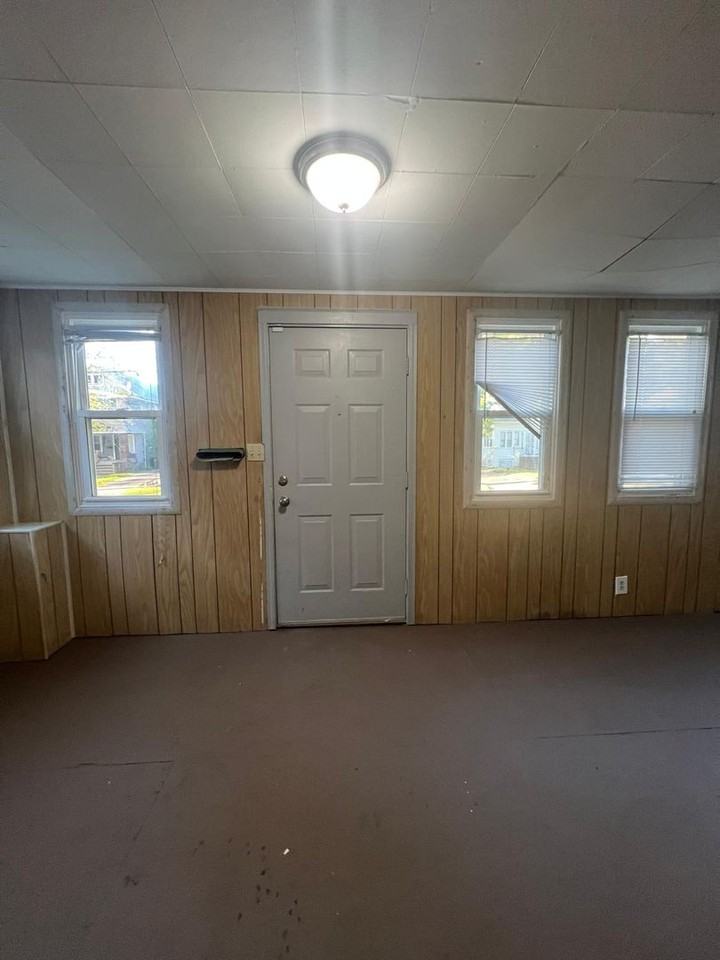 15708 Arcade Ave - Photo 4 of 27