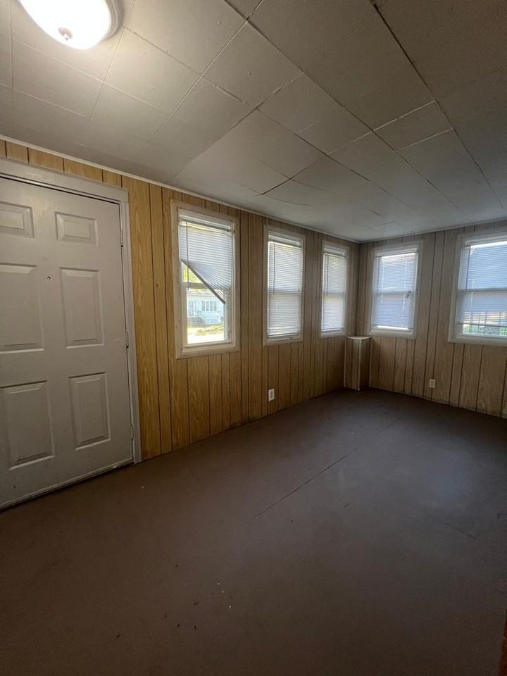 15708 Arcade Ave - Photo 5 of 27