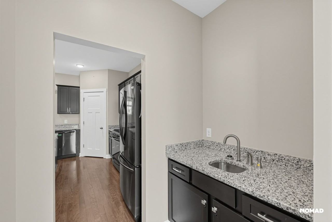 308 Boddington Ln - Photo 4 of 33