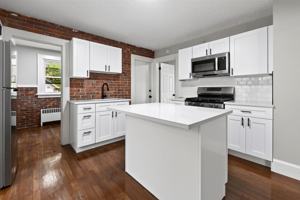 featured image of 32 Evans St