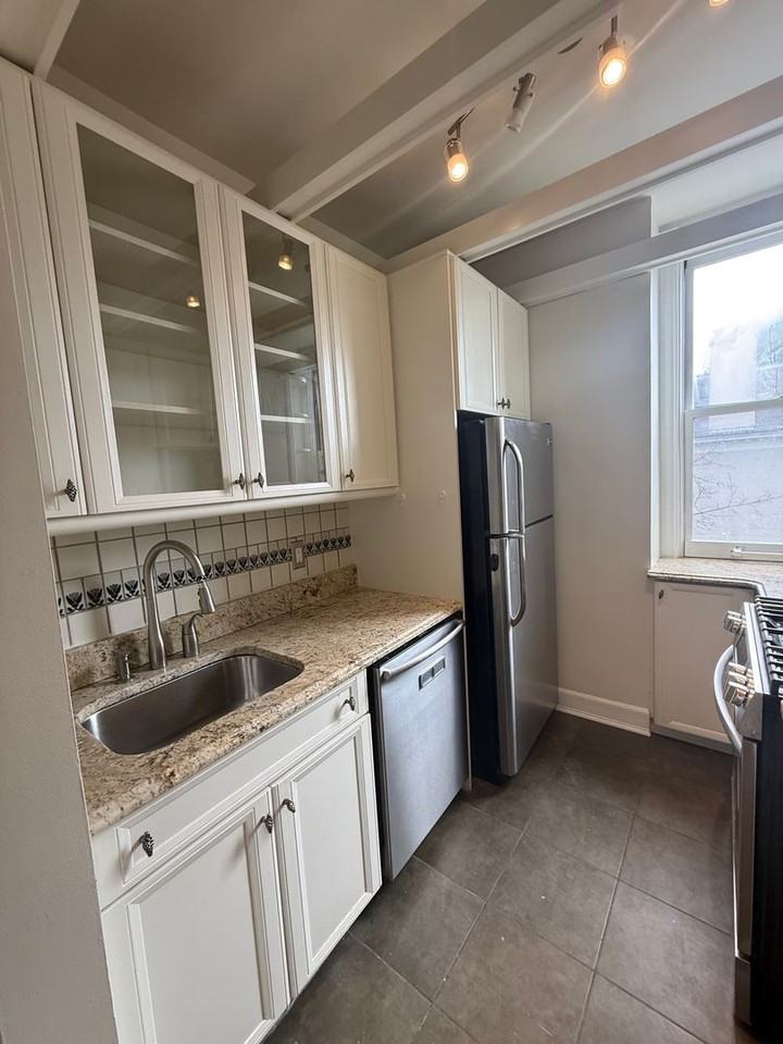 2901 Q St Nw #4 - Photo 4 of 32