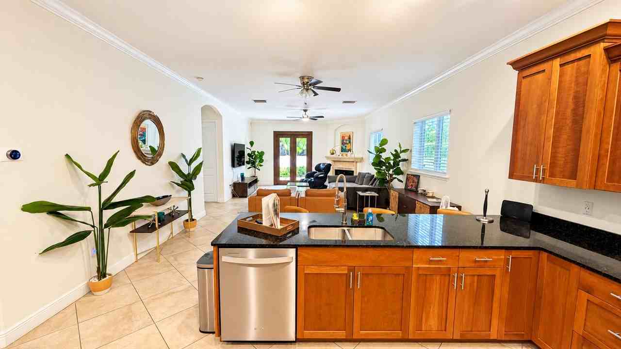 2225 Bahia Vista St - Photo 6 of 32