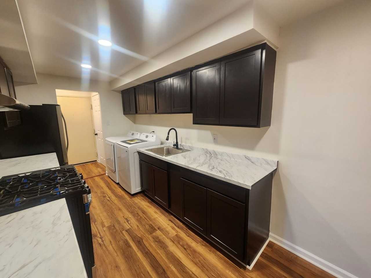 10239 Prince Pl - Photo 6 of 25