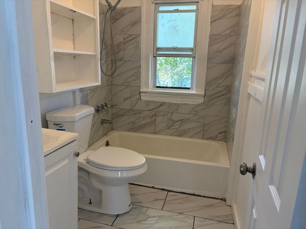 90 Fairbanks St - Photo 3 of 17