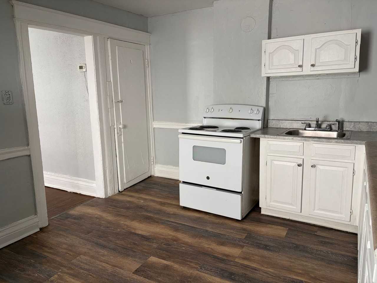 90 Fairbanks St - Photo 5 of 17