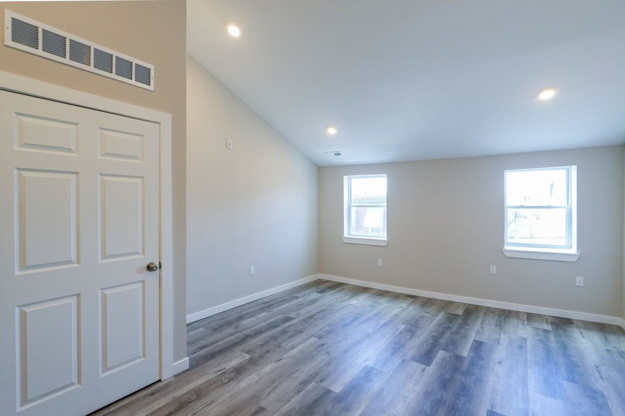 1335 S 8th St 3rd Fl - Photo 4 of 10