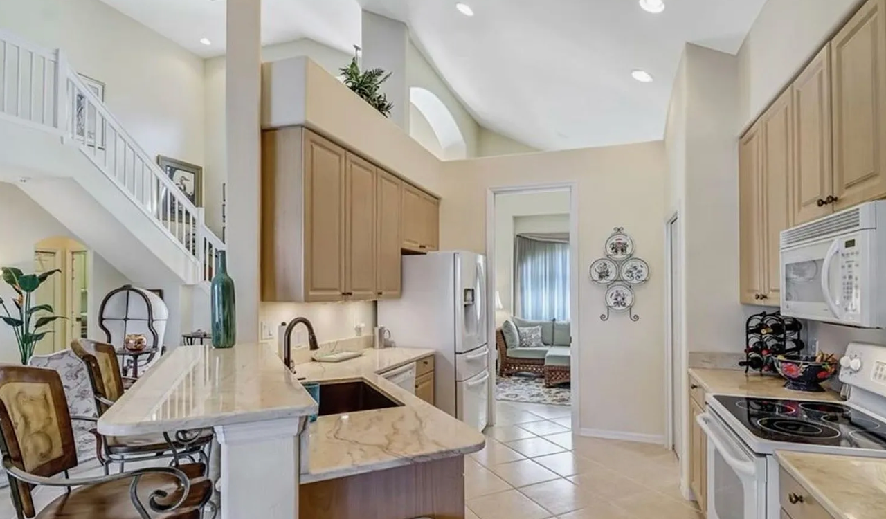 1041 Jardin Dr - Photo 7 of 18