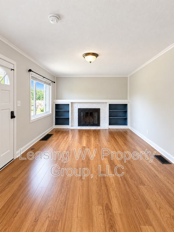 2743 Daniels Ave - Photo 2 of 11