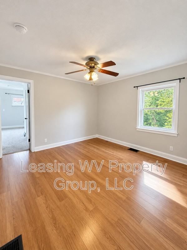 2743 Daniels Ave - Photo 5 of 11