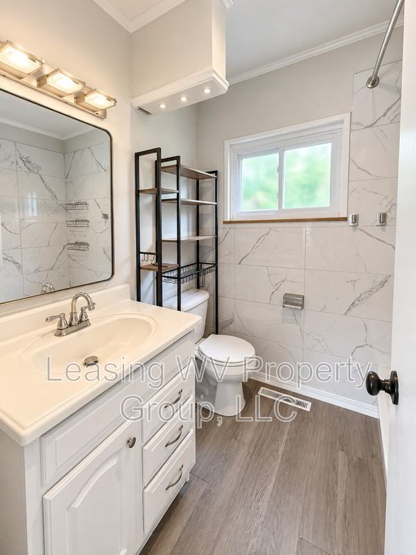 2743 Daniels Ave - Photo 7 of 11